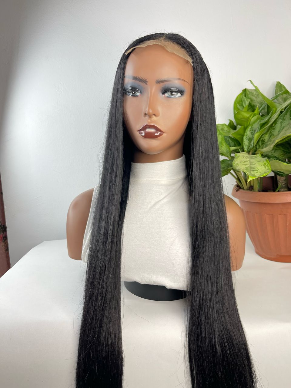 30" Sleek Synthetic Wig