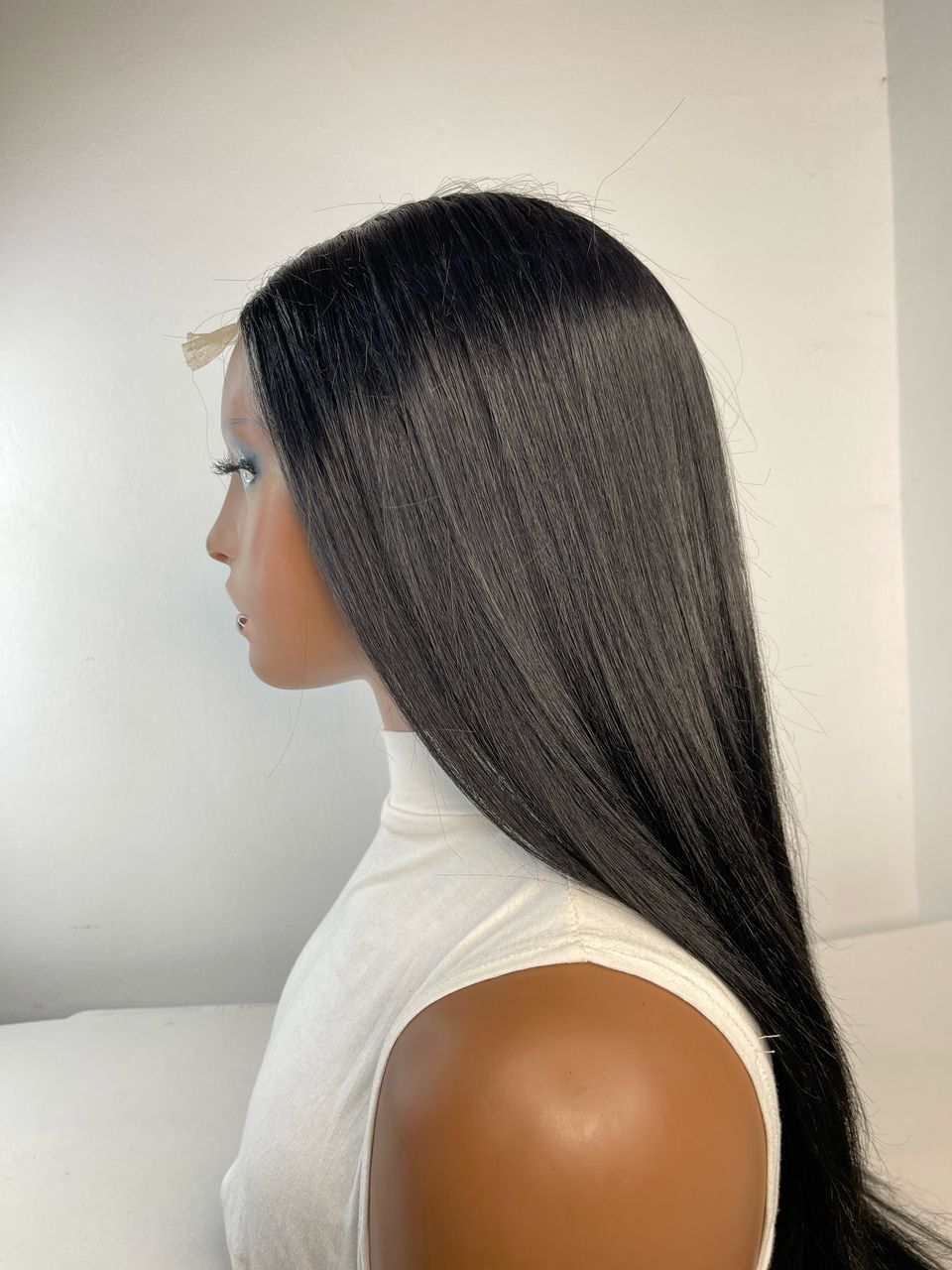 18" Sleek Straight High Heat Fibre Wig - Image 3